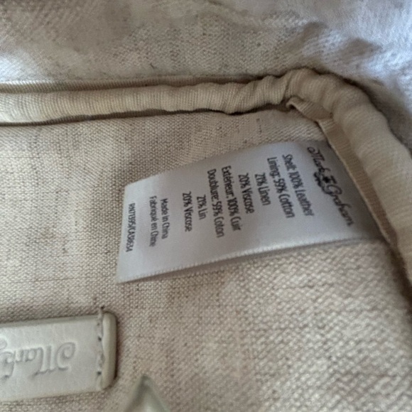 Mark and Graham Essential Camera Zip Crossbody Bag DITSY FLORAL FLOWER M… - Picture 8 of 10